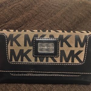 Michael Kors wallet. Black and Tan